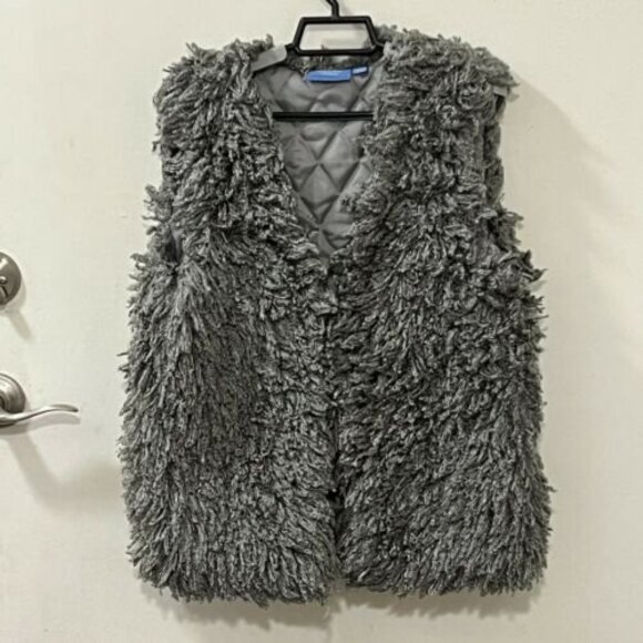 Simply Vera Womens Gray Faux Fur Vest Size SM-MED - Picture 2 of 11